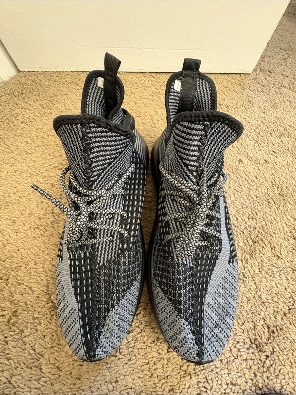 SHEIN Men's Black and Gray Knit Athletic Sneakers